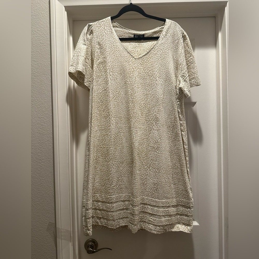 Nicole Miller Cream Short Sleeve V-Neck Dress